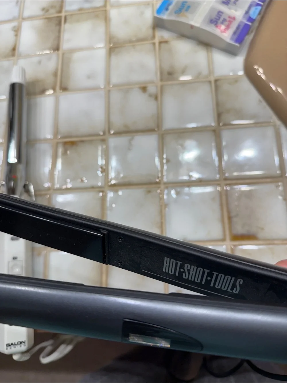 2.5 in Salon Series Curling Iron w/ Auto Off & 1 in hot shot tools Straightener